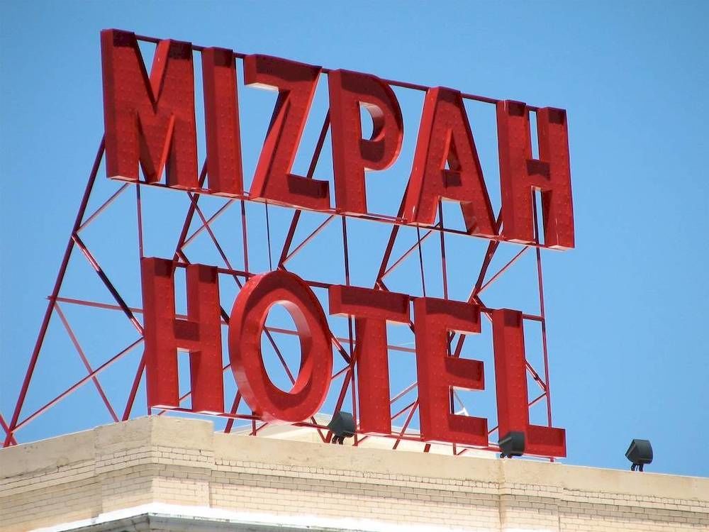 Mizpah Hotel Тонопа Экстерьер фото